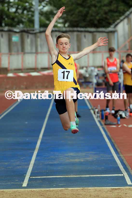 Long jump, 2023 Gateshead Tartan Games.  Photo: David T. Hewitson/Sports for All Pics